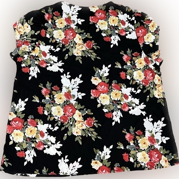 SHEIN Women’s Flower Top (2XL) - Picture 2 of 7